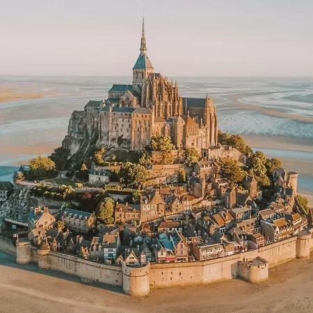 La Petite Maison Le Mont St Michel 펜션 *
